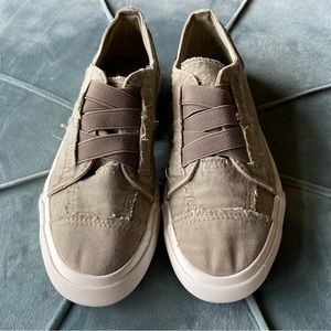 Blowfish Malibu Marley Slip On Canvas Sneaker Gray/Green Color Like New Size 8